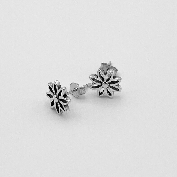 Sterling Silver Daisy Stud Earrings, Flower Earring, Daisies, Floral Earrings - Picture 7 of 9